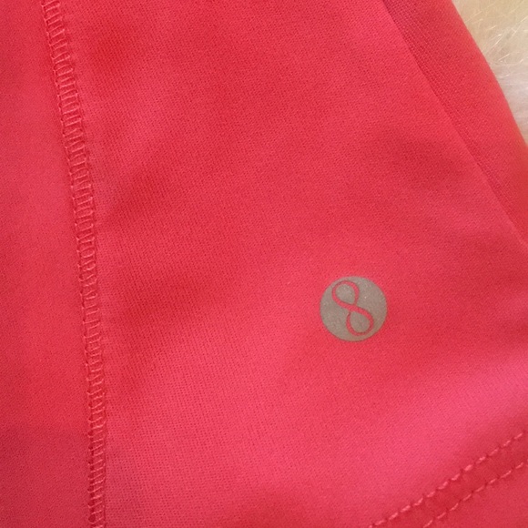 Layer 8  Quick Dry Workout Tank in Medium - Picture 6 of 9